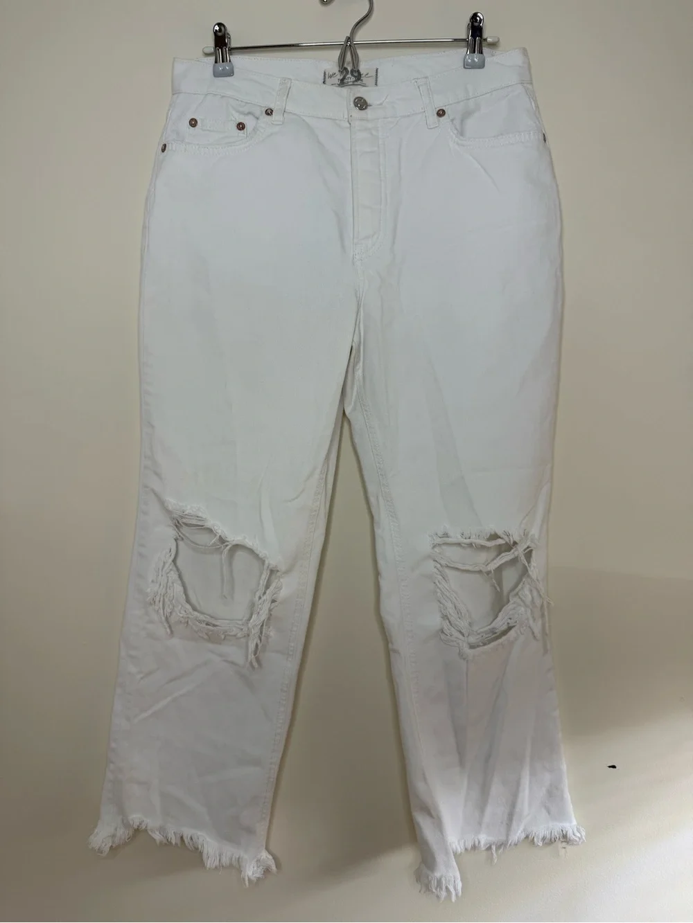 FREE PEOPLE WE THE FREE Maggie Beachy Shredded Distressed White Cropped Jeans
